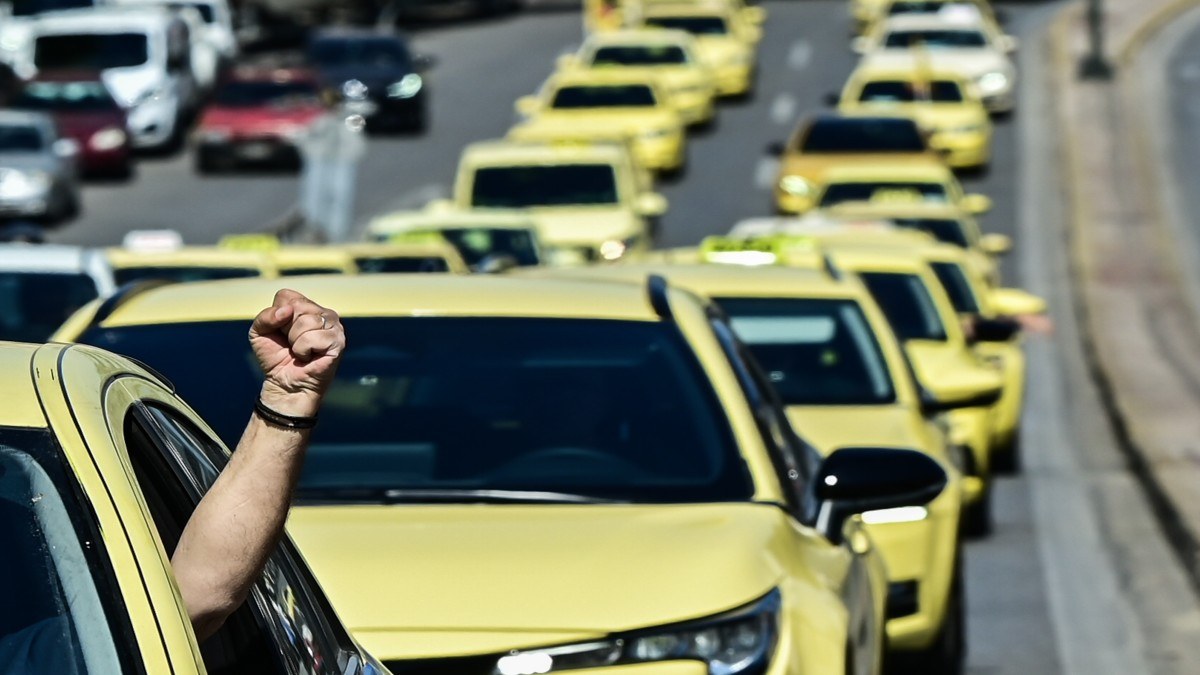 Αλλαγές στον ΚΟΚ: Περιορισμοί για τα ταξί στις λεωφορειολωρίδες – Τι προβλέπει το νέο σχέδιο νόμου