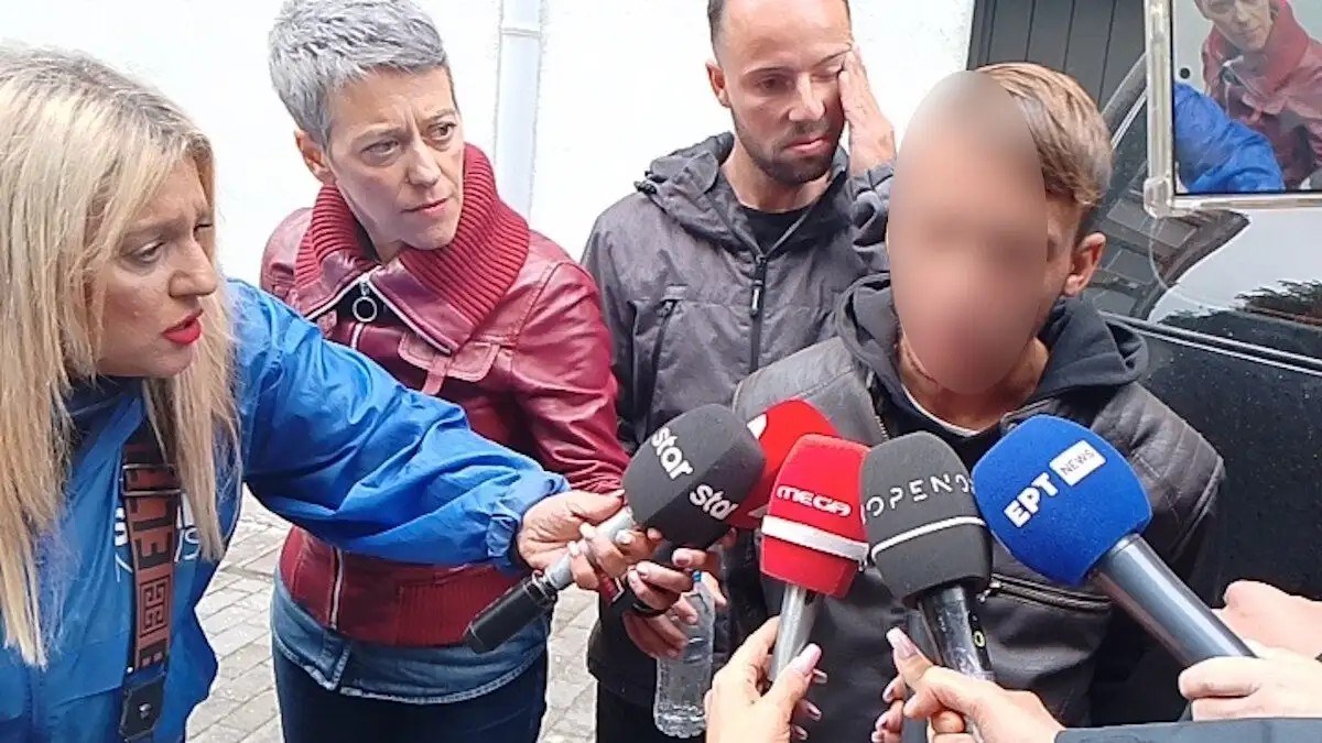 «Έχω πένθος»: Ελεύθερος με περιοριστικούς όρους ο ξάδερφος του μητροκτόνου στη Λάρισα
