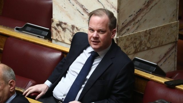 Ντράπηκε και η ντροπή: Πλημμέλημα προτείνει η ΝΔ για τον Καραμανλή – Η πρόταση για σύσταση Προανακριτικής