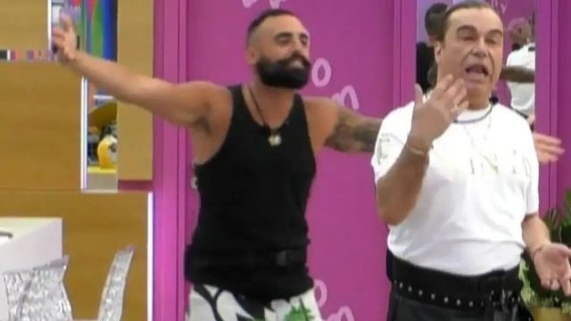 Ο Τρύφωνας Σαμαράς μπήκε στο Big Brother και έφερε τα πάνω κάτω: «Σε θέλω με κοιλιακούς»