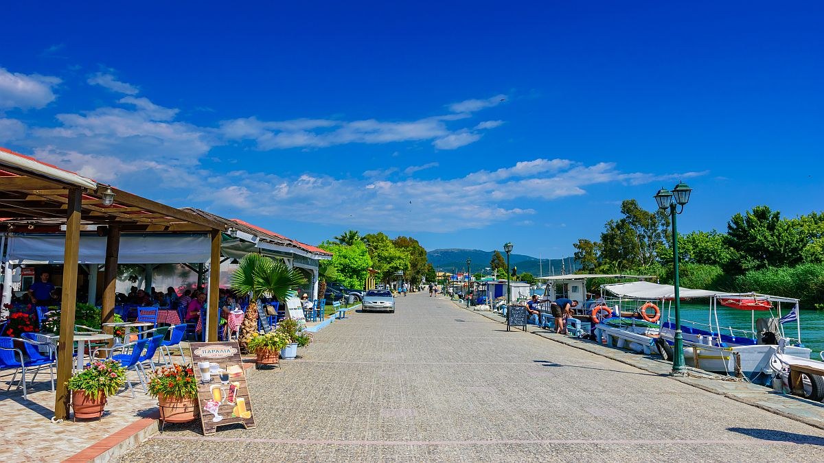 Το παραμυθένιο χωριουδάκι των 330 κατοίκων δίπλα στις εκβολές του Αχέροντα