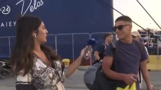 Χαλαρός 18χρονος… εξηγεί τα μυστικά του φλερτ στη ρεπόρτερ του Action 24: «Θα σου έλεγα ότι είσαι πολύ όμορφη, που ισχύει»