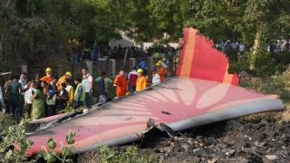 Ινδία: Πληροφορίες ότι εντοπίστηκε το ένα από τα μαύρα κουτιά του μοιραίου αεροσκάφους – Οι πρώτες εκτιμήσεις και τα σενάρια