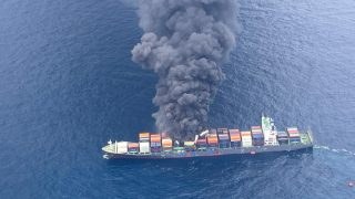 Διπλή τραγωδία στην Ινδία: Φωτιά σε φορτηγό πλοίο με πάνω από 2.000 τόνους καυσίμων