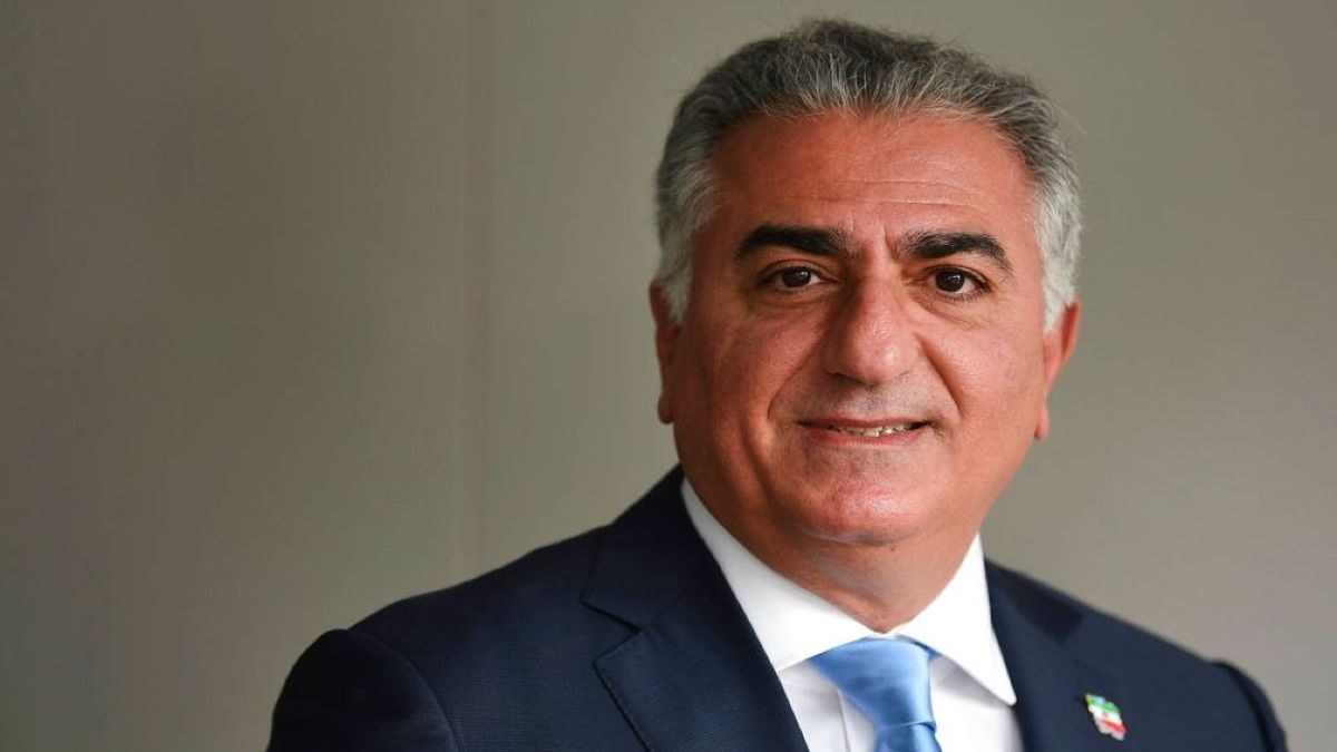 Ρεζά Παχλαβί: Ο εξόριστος γιος του τελευταίου Ιρανού Σάχη καλεί σε εξέγερση – «Το μέλλον είναι λαμπρό»