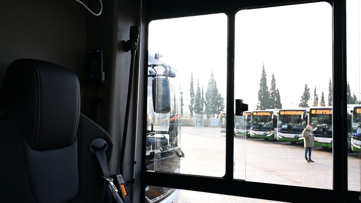 Σοκαριστικό σκηνικό σε λεωφορείο στην Αθήνα: Άγριο ξύλο μεταξύ ανηλίκων με δύο τραυματίες