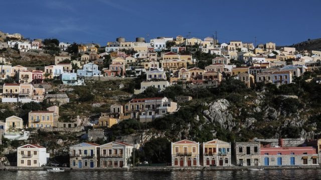 Το νησί που «ζωγραφίστηκε» με φως: Διακοπές στο «στολίδι» του Αιγαίου