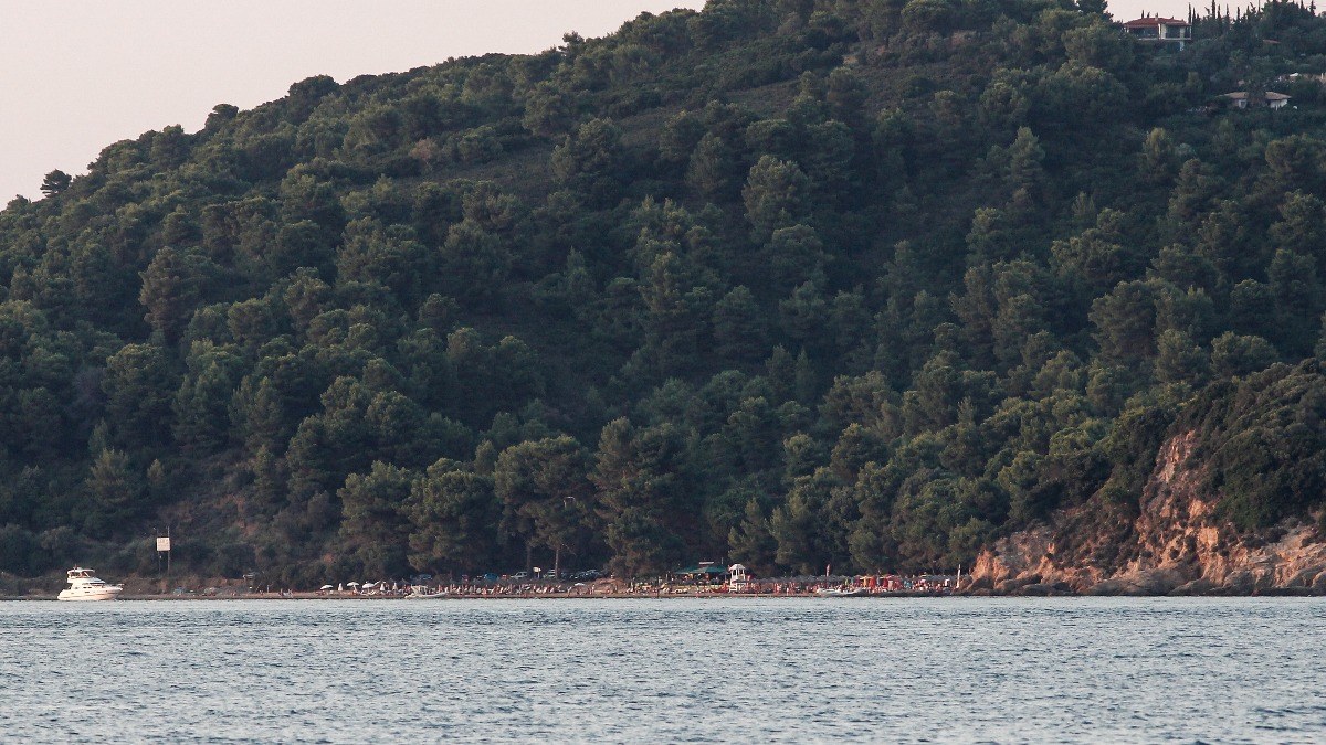 Τραγωδία στη Σκιάθο: Τουρίστρια υπέστη ανακοπή μέσα στη θάλασσα, ανήμερα των γενεθλίων της