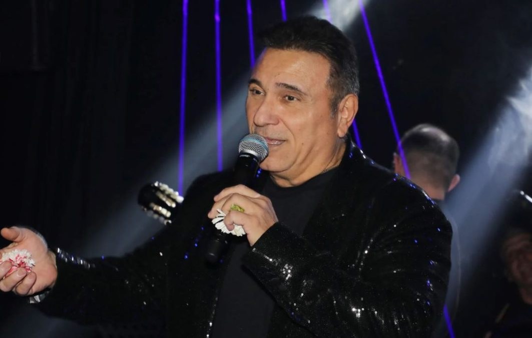 «Είμαστε σε σοκ! Τώρα που μιλάμε έξω σκάνε βόμβες»: Κραυγή αγωνίας από τον Ζαζόπουλο – Μας μιλά μέσα από τα καταφύγια του Ισραήλ