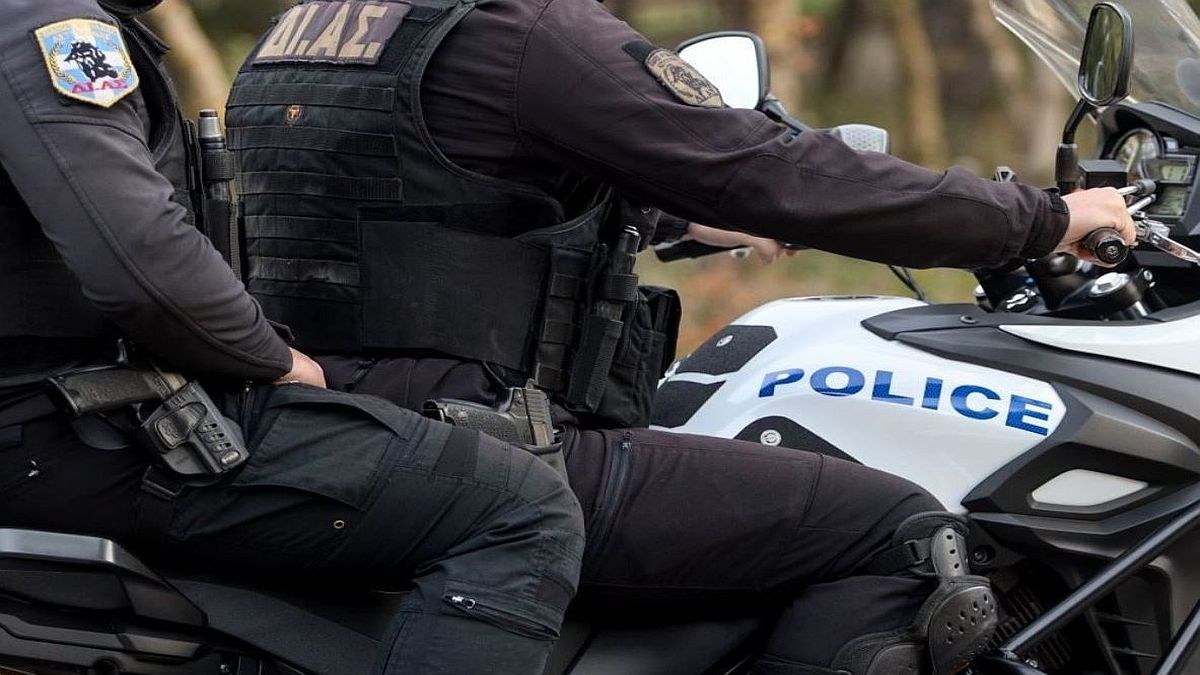 Φθιώτιδα: Πλάκωσε στο ξύλο τη σύζυγό του και έβαλε φωτιά στο σπίτι της