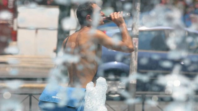 Καιρός σήμερα (15/07): «Φουλάρει» ξανά η θερμοκρασία με 40αρια – Γιατί η ζέστη θα είναι πιο έντονη στην Αττική; Σούζη και Αρνιακός αναλύουν