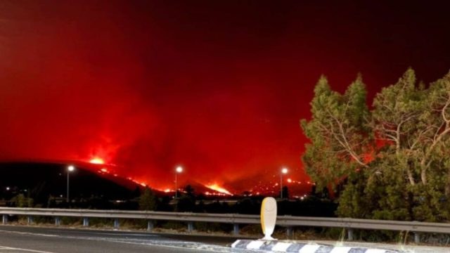 Φονική πυρκαγιά στη Κύπρο, ανήμερα της τραγωδίας στο Μάτι:  Δύο νεκροί και εκτεταμένες καταστροφές στη Λεμεσό