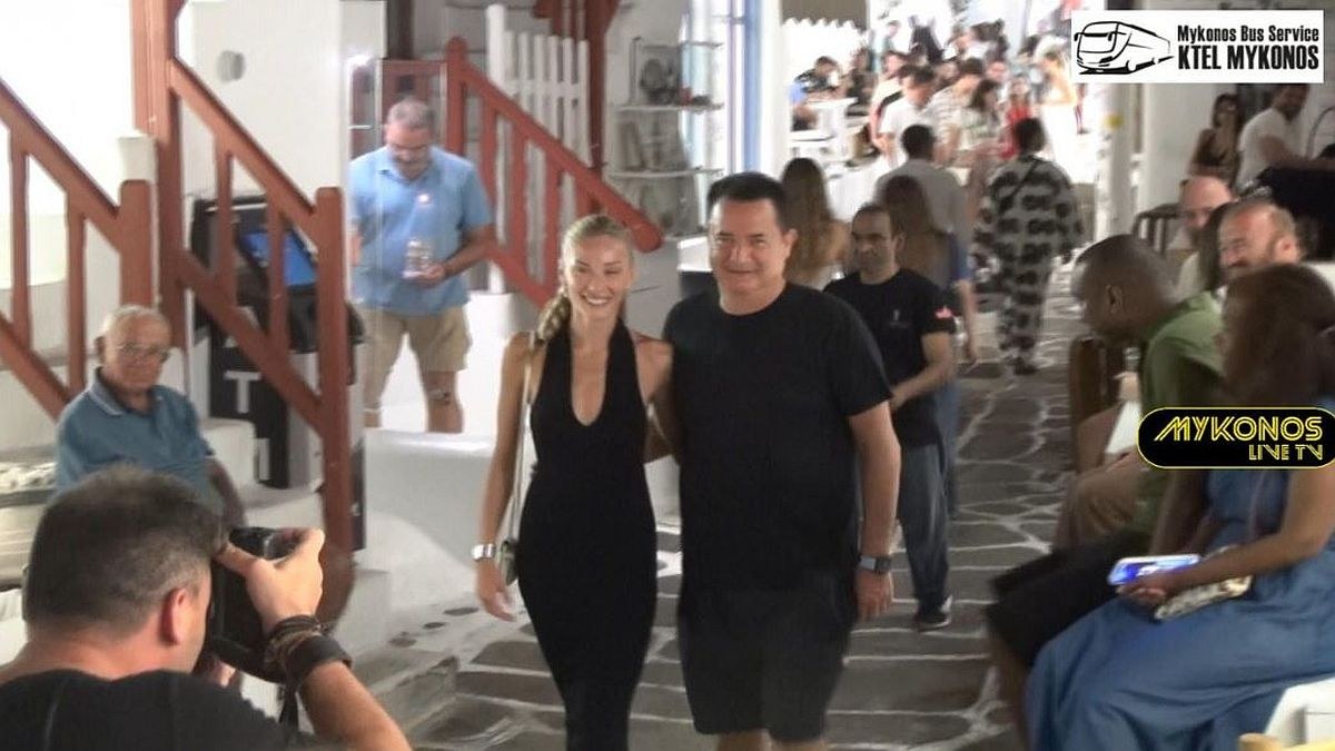 Οι «χλιδάτες» διακοπές του Ατζούν Ιλίτζαλι στη Μύκονο: «Μαγνήτισε» τα βλέμματα η νεότατη σύζυγός του