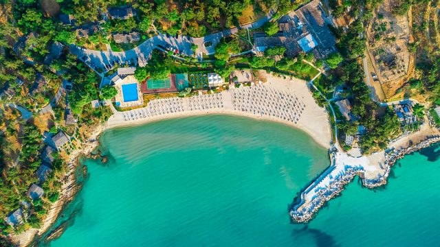 Οικονομικές διακοπές 2025: Αυτά είναι τα 5 ελληνικά νησιά που δεν θα «κάψουν» την τσέπη σας