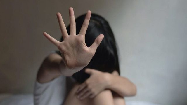 «Με βίαζε τρεις φορές κάθε μέρα»: Αποτροπιασμός με την υπόθεση του πατέρα βιαστή στη Ρόδο