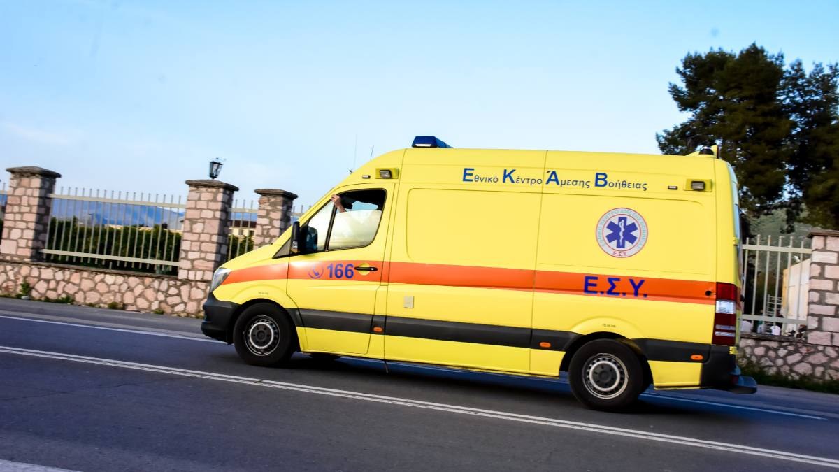 Σοβαρό τροχαίο στην Ακαδημίας: Σφοδρή σύγκρουση αυτοκινήτων – 3 τραυματίες