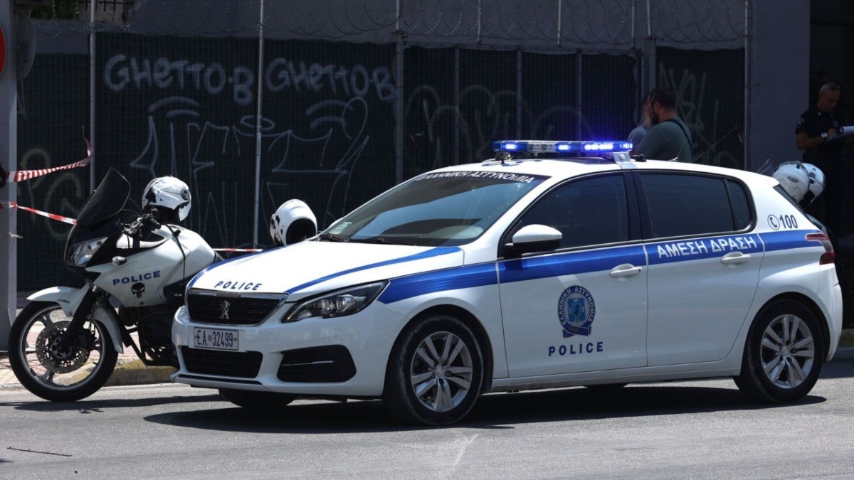 Πειραιάς: Συνελήφθη 70χρονος που φωτογράφιζε ανήλικα