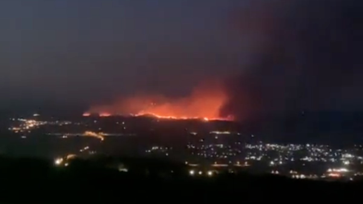 Μαίνεται φωτιά στην Άσσηρο Θεσσαλονίκης – Μέχρι την παλιά εθνική οδό οι φλόγες