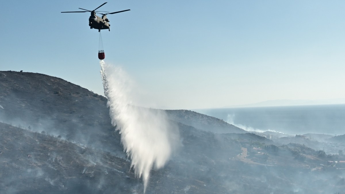 Διπλός συναγερμός στην Αττική: Φωτιά σε Κορωπί και Μαρκόπουλο