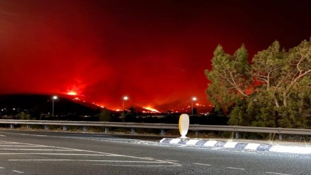 Η Κύπρος φλέγεται: Canadair από την Ευρώπη και ελικόπτερα από την Αίγυπτο συνδράμουν για την κατάσβεση της φωτιάς