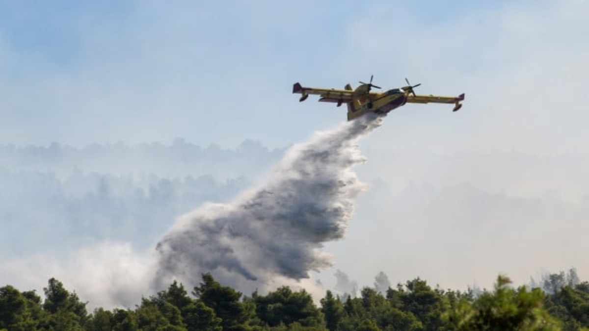 Φωτιά στην Κορινθία: Ενισχύθηκαν οι πυροσβεστικές δυνάμεις