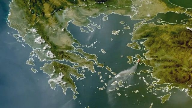 Μεγάλη μάχη με τις φωτιές: Ο καπνός «σκεπάζει» τον ουρανό – Δορυφορικές εικόνες αποτυπώνουν την καταστροφή