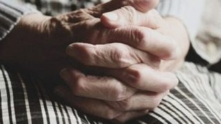 Φρίκη στα Τρίκαλα: 67χρονος βίαζε την 92χρονη μητέρα του