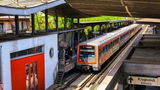 Φωτιά στα Άνω Πατήσια κοντά στον Ηλεκτρικό – Αλλάζουν τα δρομολόγια