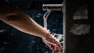 Καύσωνας… για γερά νεύρα: Οι δύο μεγάλες πόλεις όπου το θερμόμετρο «άγγιξε» τους 45 βαθμούς