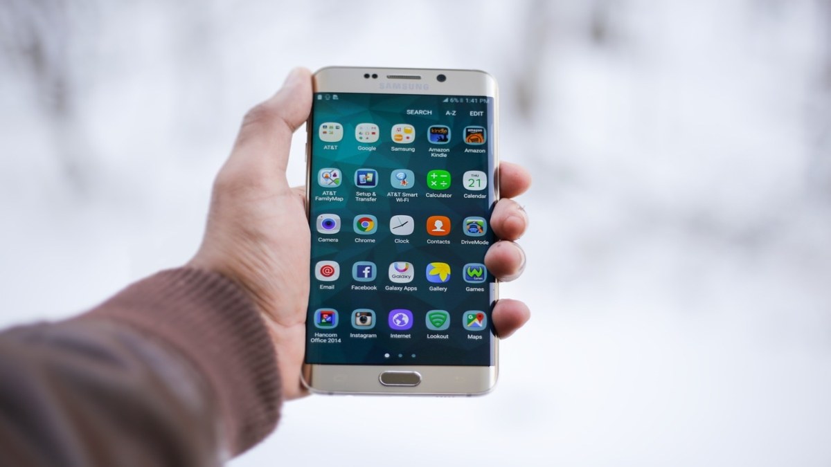 Smartphones και ιδιωτικότητα: Το μικρόφωνο του κινητού σου σε «ακούει»;