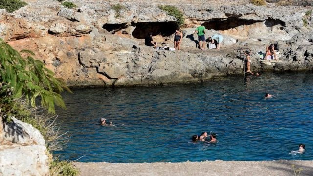 Διακοπές στα Κύθηρα: Οι ξεχωριστές παραλίες και τα καλύτερα μέρη για φαγητό