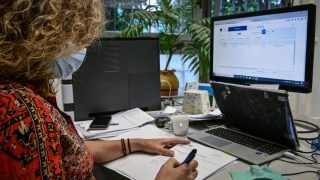 Νέο εργασιακό νομοσχέδιο: Έρχονται fast track προσλήψεις – απολύσεις μέσω κινητού