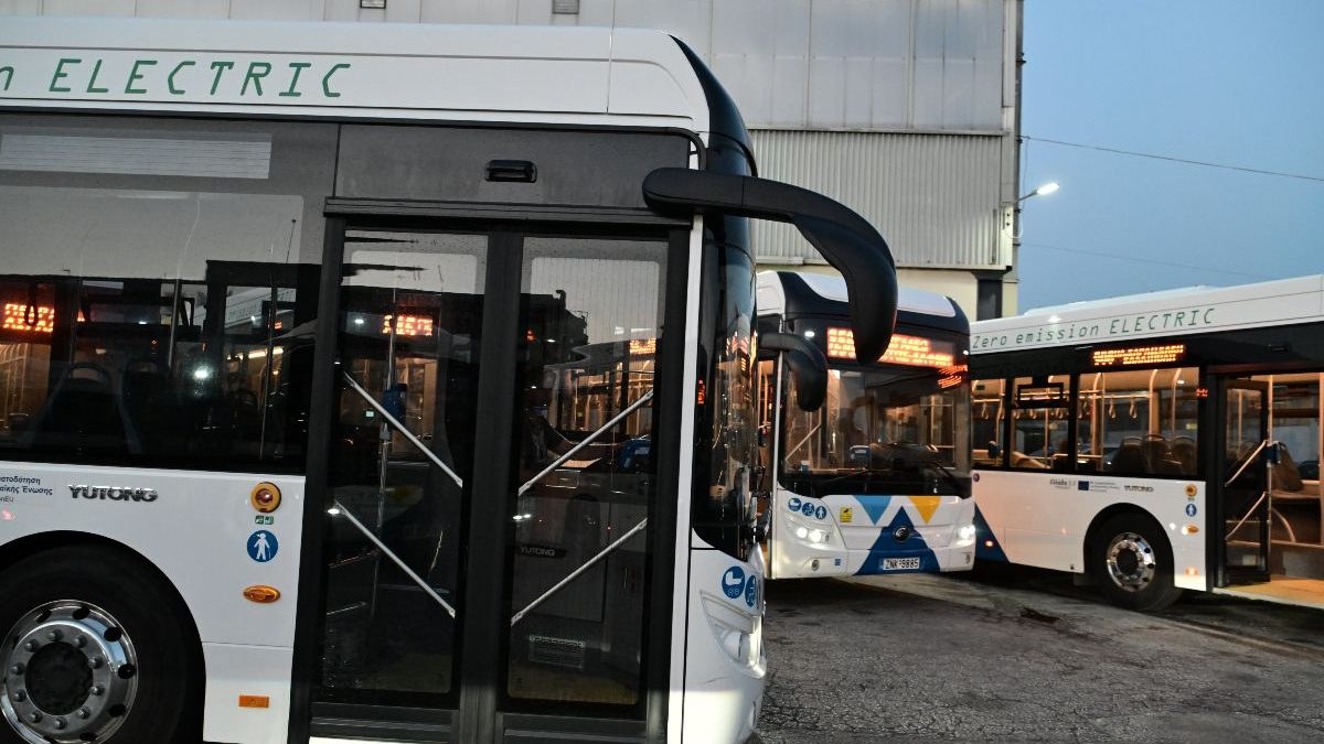 Τρόμος σε λεωφορείο στη Γλυφάδα: 24χρονος επιτέθηκε με στιλό σε 38χρονο