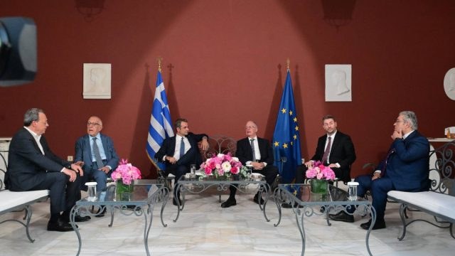Δεξίωση για την αποκατάσταση της δημοκρατίας στο Προεδρικό Μέγαρο: Οι ηχηρές απουσίες – Τι συνέβη με Χαρίτση