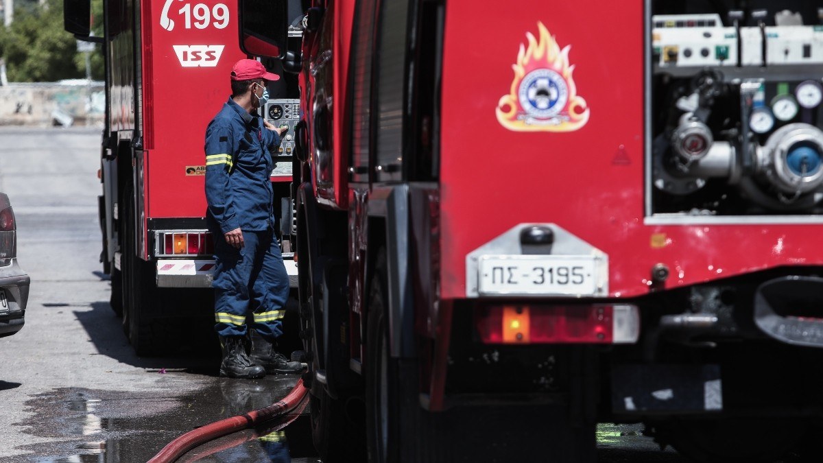 Θρίλερ στην Πλατεία Αμερικής: Έκρηξη σε ρολόγια της ΔΕΗ προκάλεσαν φωτιά σε πολυκατοικία – Δύο άτομα στο νοσοκομείο