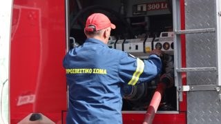 Φωτιά σε όχημα στο Μενίδι: Διακοπή κυκλοφορίας στην περιοχή