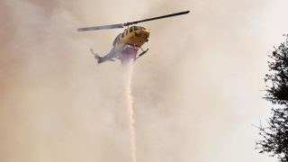 Σε ύφεση η φωτιά στον Φενεό Κορινθίας – Σηκώθηκαν τα πρώτα εναέρια