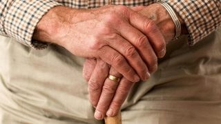 Συντάξεις: Έξτρα αύξηση στις επικουρικές έως 300 ευρώ – Σε ποια ταμεία ισχύει το μπόνους και πώς υπολογίζεται