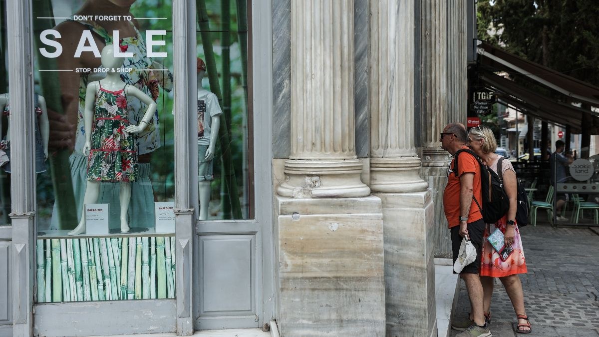 Θερινές εκπτώσεις 2025: Η Κυριακή με ανοιχτά τα μαγαζιά – Τι να προσέξουν οι καταναλωτές