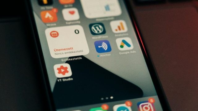 Το κινητό αποσπά την προσοχή σας; Αυτή είναι η συμβουλή του πρώην CEO της Google που θα σας λύσει τα χέρια