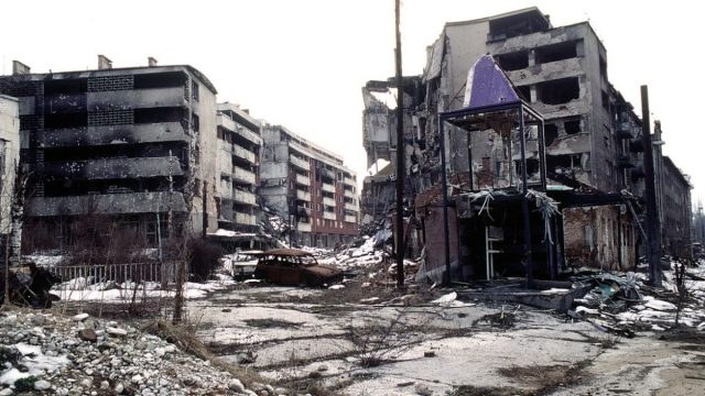 Σαν σήμερα, 28 Αυγούστου 1995: Η σφαγή της αγοράς του Σαράγεβο και η έναρξη των ΝΑΤΟϊκών βομβαρδισμών