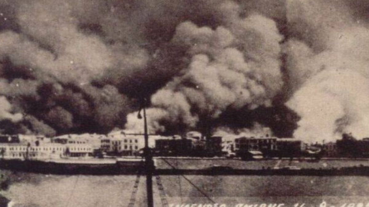 Σαν σήμερα, 29 Αυγούστου 1922: Η Σμύρνη πυρπολείται από τους Τούρκους – Χιλιάδες Έλληνες και Αρμένιοι χάνουν τη ζωή τους και ξεριζώνονται