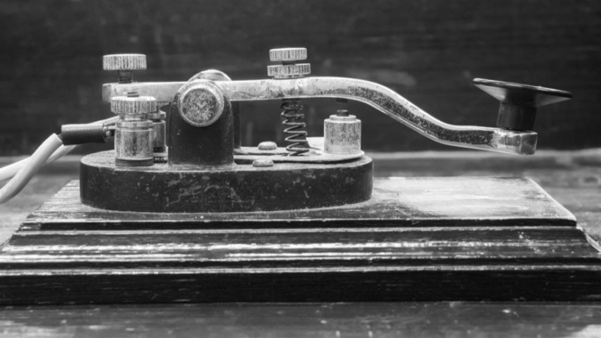1858: Αποστέλλονται οι πρώτες ειδήσεις με τηλέγραφο.