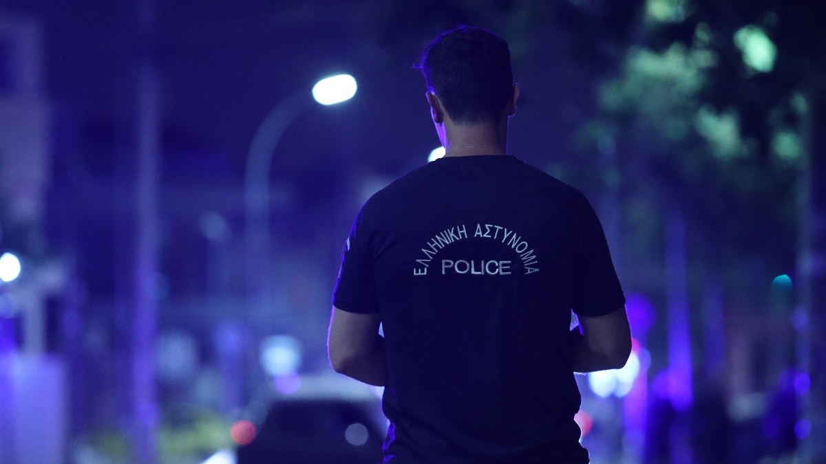 Βίαιη επίθεση σε 18χρονο στις Σπέτσες – Του έσπασαν τη γνάθο μετά από καβγά για γυναίκα