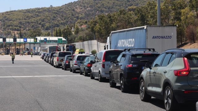 Συναγερμός στη Λάρισα: Φωτιά πλησίον της Εθνικής Οδού – Διακόπηκε η κυκλοφορία στα διόδια Μοσχοχωρίου
