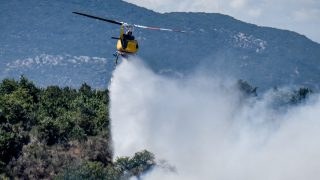 Φωτιά στη Σύμη: Ξέσπασε απέναντι από τη Μονή Πανορμίτη