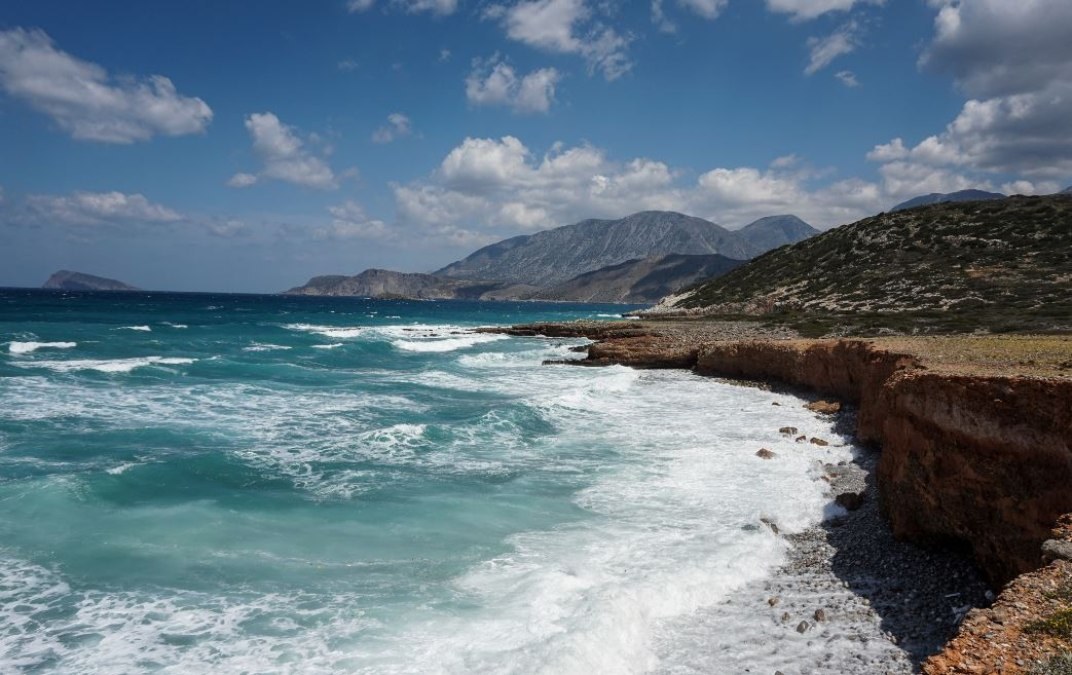 Καιρός σήμερα (11/08): Συνεχίζονται οι θυελλώδεις άνεμοι – Στους 41 βαθμούς η θερμοκρασία – Η πρόγνωση από Ρήγου και Τσατραφύλλια