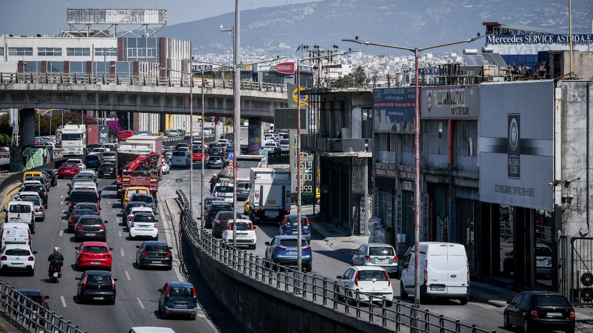 Εκτροπή νταλίκας στο Πέραμα – Κυκλοφοριακό χάος στους δρόμους