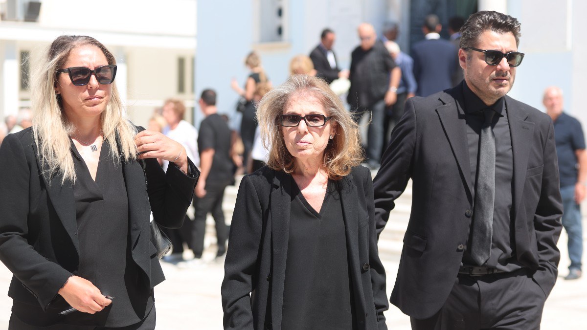 «Αυτό ήταν πατέρα…»: Συγκινεί ο Λάμπρος Κωνσταντάρας μετά την κηδεία του Δημήτρη