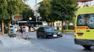 Τροχαίο με δύο τραυματίες στη Λάρισα: Άμεση διακομιδή μητέρας και παιδιού στο νοσοκομείο